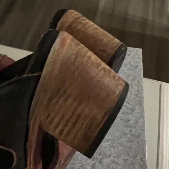 Freebird Women’s Dark Leather Sandal - Picture 6 of 9